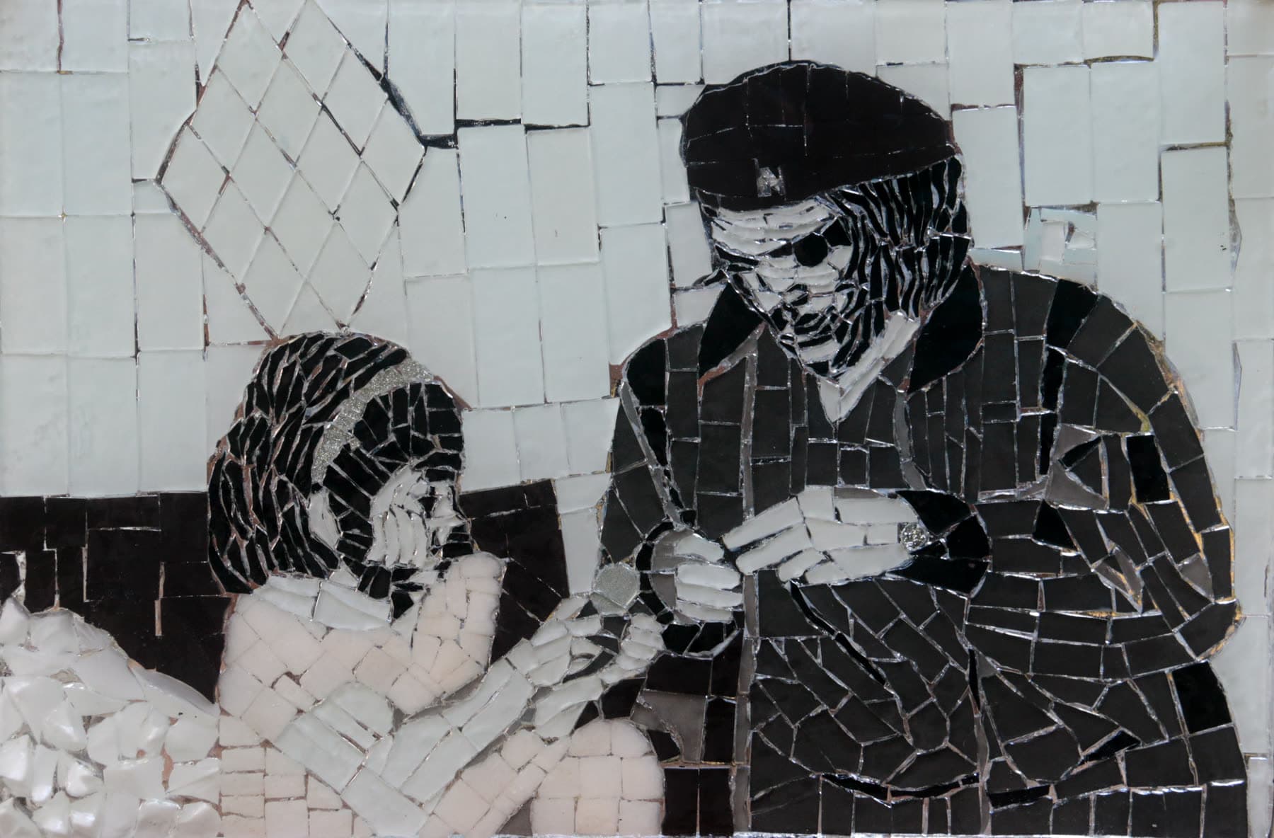 Mosaico em vidro com Che Guevara ao lado de sua filha Aleida.